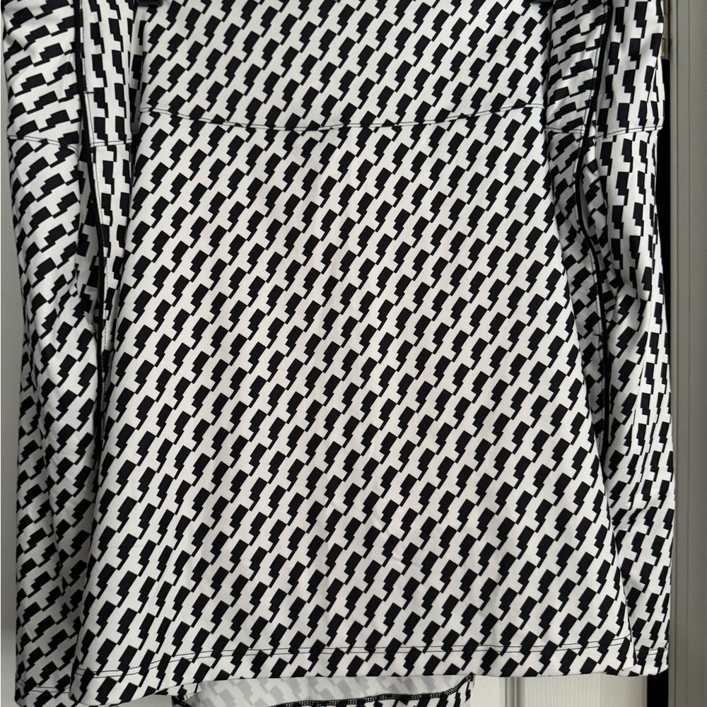 Nike Black and White Patterned Skort with shorts underneath AND POCKETS.